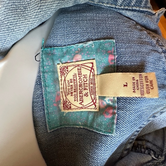 Vintage Abercrombie and fitch women’s distressed jean jacket - Picture 5 of 11